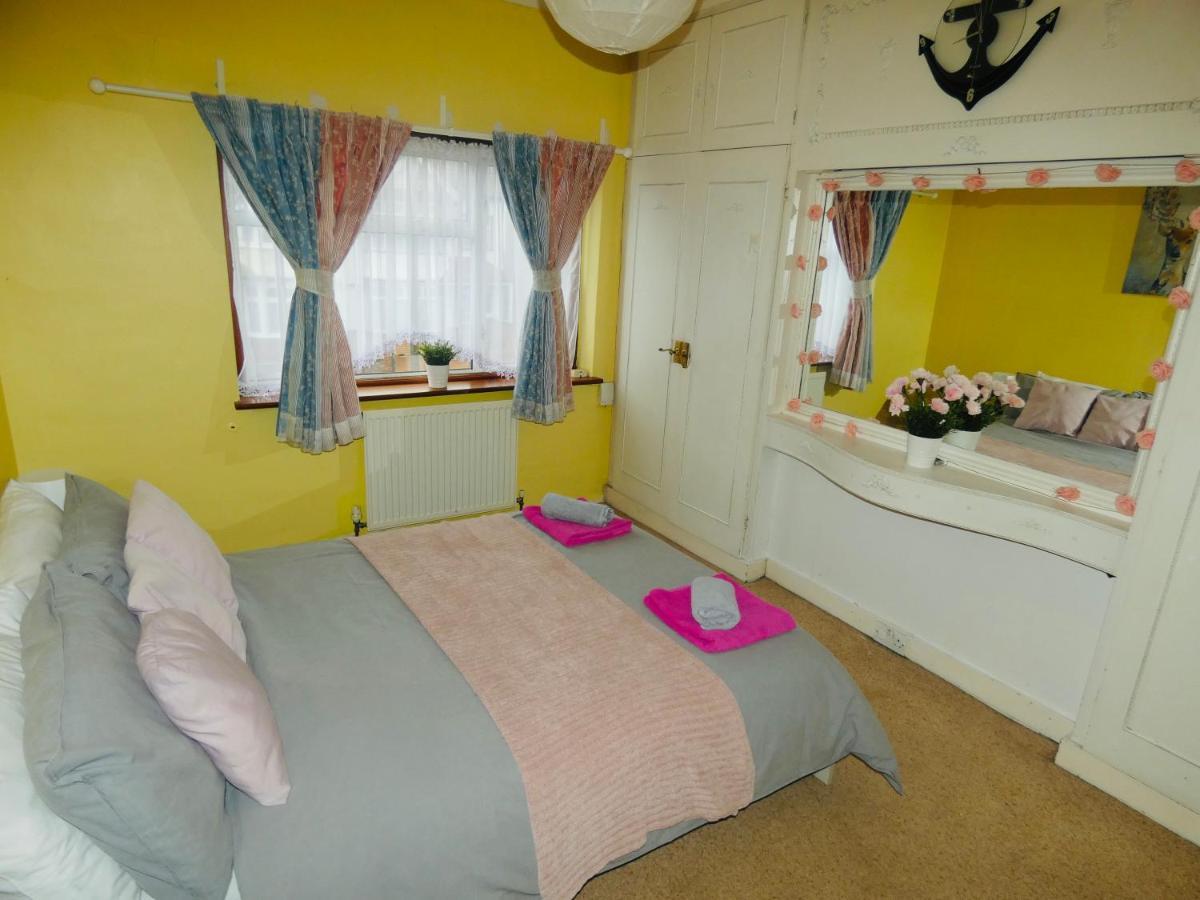 Spacious 3 Bed House With Parking & Good Transport South Norwood Экстерьер фото